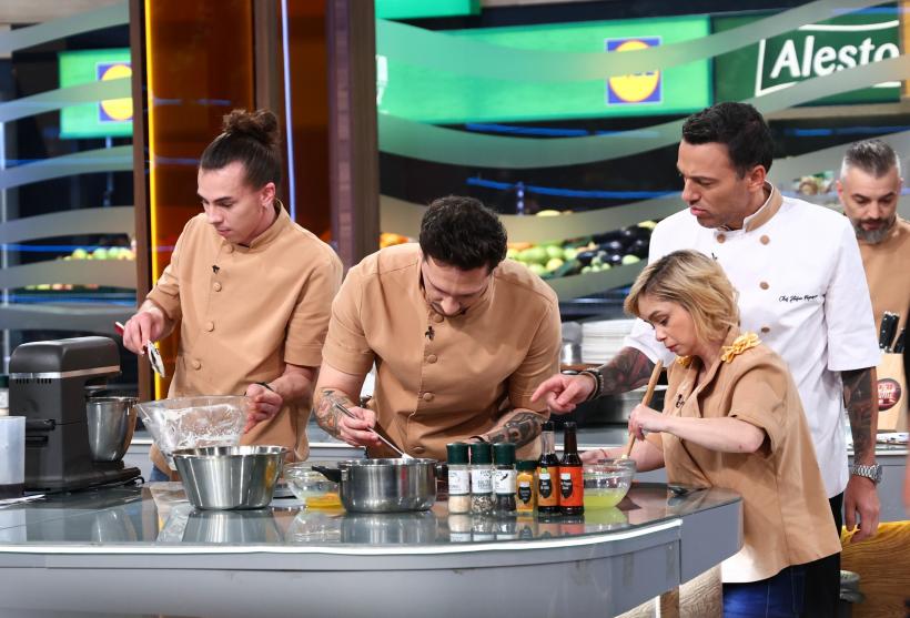 Chefi la cuțite, lider de audiență. Ionela Românianu a abandonat competiția, iar Bianca Podosu a fost eliminată. Diseară, Chef Sautner aruncă-n joc o amuletă surprinzătoare 19007039