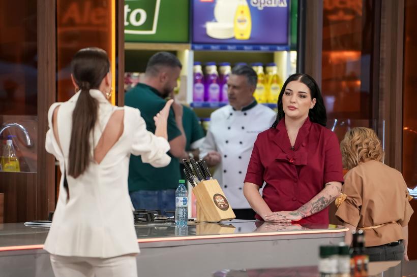 Chefi la cuțite, lider de audiență. Ionela Românianu a abandonat competiția, iar Bianca Podosu a fost eliminată. Diseară, Chef Sautner aruncă-n joc o amuletă surprinzătoare 19007043