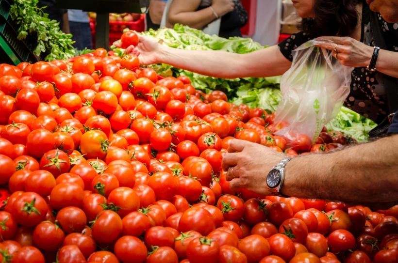 Raport alarmant în UE: Nivelul pesticidelor peste limita legală, în creștere continuă în farfuriile europenilor