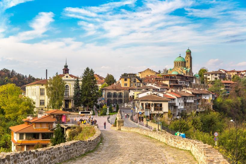 De unde avem „târnosire” în română și de la ce „se trage” 19006875