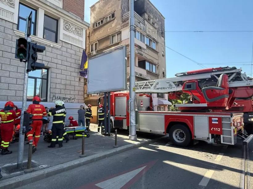 Update O femeie a fost găsită inconștientă, cu arsuri grave pe față, după un incendiu mistuitor