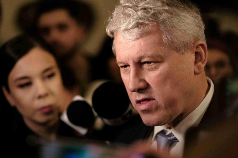 Bolojan l-a egalat pe Cîțu. 281 de voturi din Parlament l-au trimis acasă. Trei din cei patru prim-vicepreședinți PNL vor să continuie guvernarea 19007097