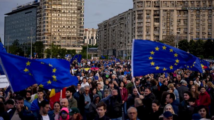 Imagini care fac înconjurul Europei: Românii au ocupat Piața Victoriei pentru a apăra democrația și viitorul în UE 19007693