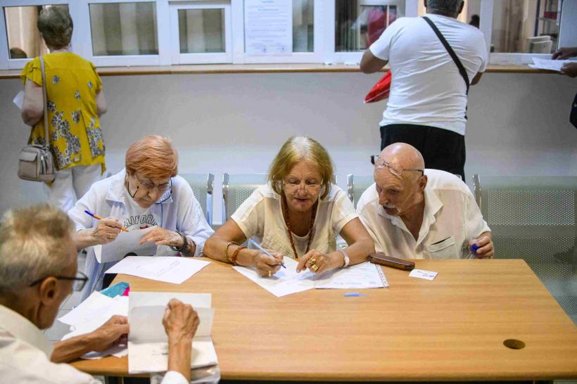 Marea majoritate a bugetarilor, la un pas de vârsta de pensionare