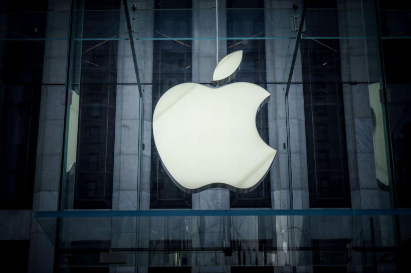 Apple sfidează boom-ul inteligenței artificiale. Decizia care schimbă industria tech