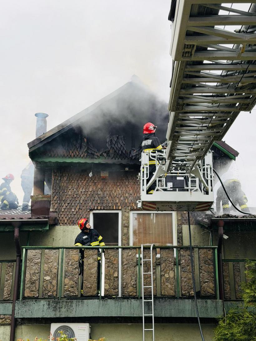 Un scurtcircuit electric a provocat un incendiu violent la Băneasa 19007724