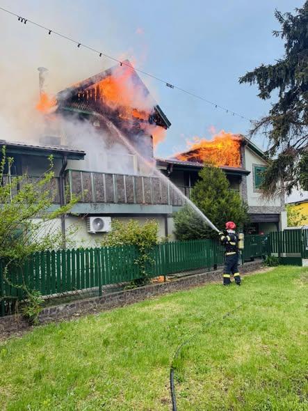 Un scurtcircuit electric a provocat un incendiu violent la Băneasa 19007725