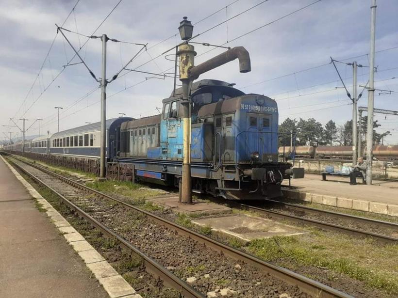 Accident feroviar în Argeș. O mașină a fost lovită de un tren cu 50 de pasageri