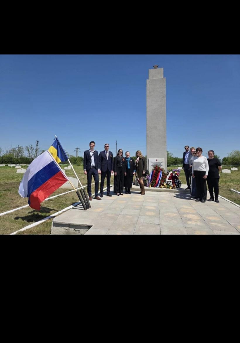 REPORTAJ: Ziua Propagandei Finale la Budeștii de Călărași. Poveste de coasă într-un cimitir sovietic din Bărăgan 19007749