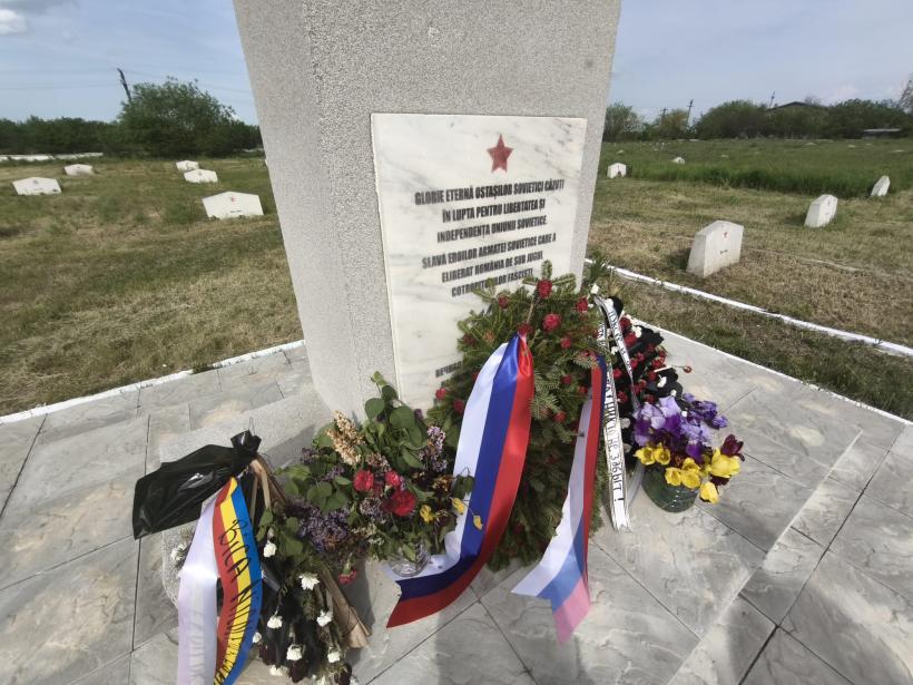 REPORTAJ: Ziua Propagandei Finale la Budeștii de Călărași. Poveste de coasă într-un cimitir sovietic din Bărăgan