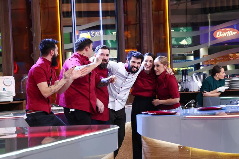 Chefi la cuțite, lider de audiență. Sancțiune grea pentru tunicile verzi, aplicată în premieră ieri. Echipa bordo, victorioasă la battle-ul de aseară. Taberele gătesc meniu tradițional românesc diseară 19008113