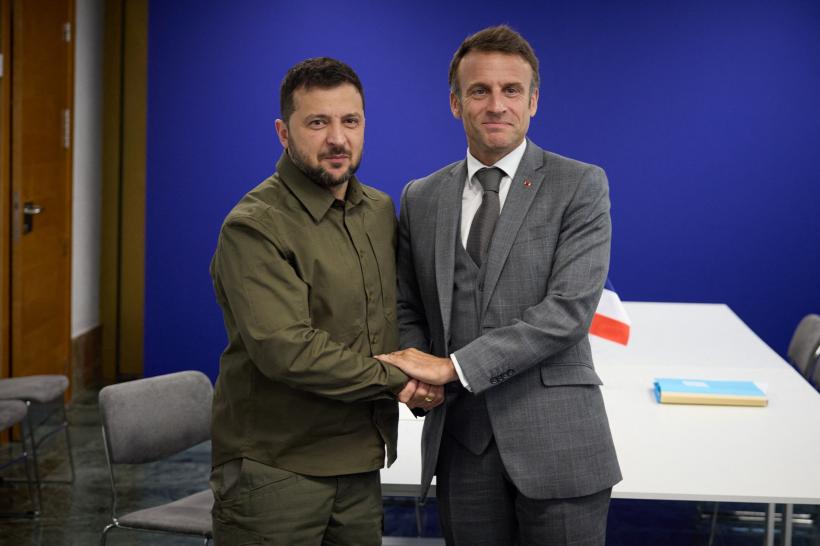 Volodimir Zelenski și Emmanuel Macron, lideri la capitolul încredere în România
