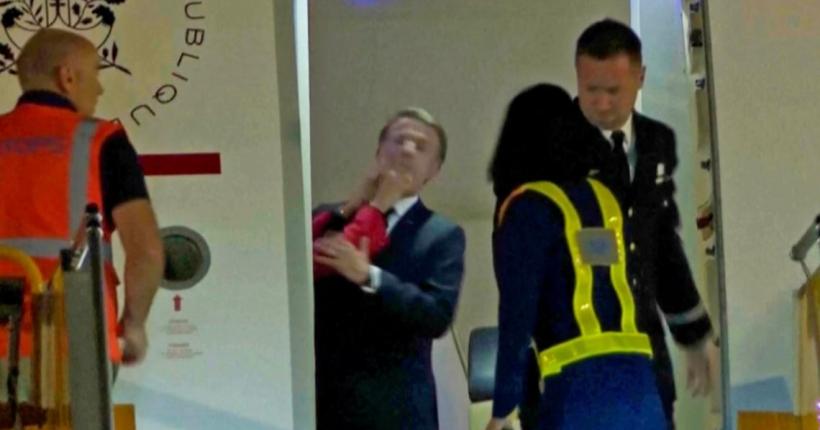 De ce s-a certat Macron cu soția lui în avion? Detaliul intim care a ieșit la iveală