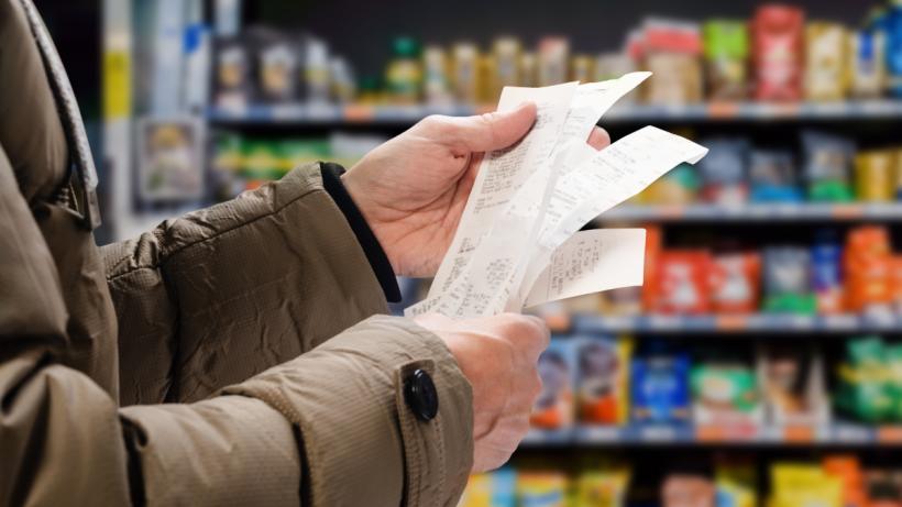 România frânează economic: consumul scade, industria se prăbușește, iar AI-ul schimbă radical piața muncii