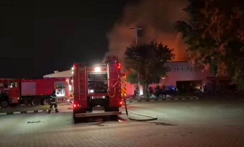 Incendiu violent la un depozit mare din Chiajna