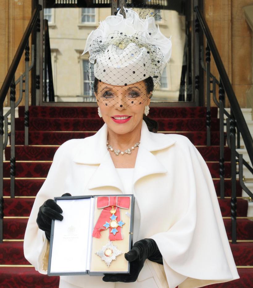 Secretul tinereții fără bătrânețe: Cum reușește Joan Collins să facă șpagatul la 92 de ani
