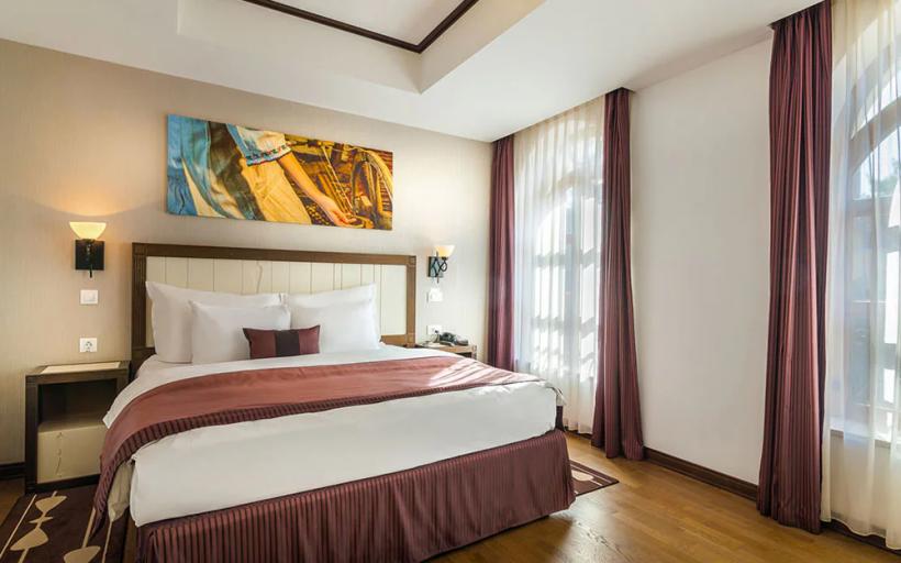 Criteriile de clasificare ale hotelurilor din România sunt cele mai drastice din UE, dar se mai înăspresc 19008280