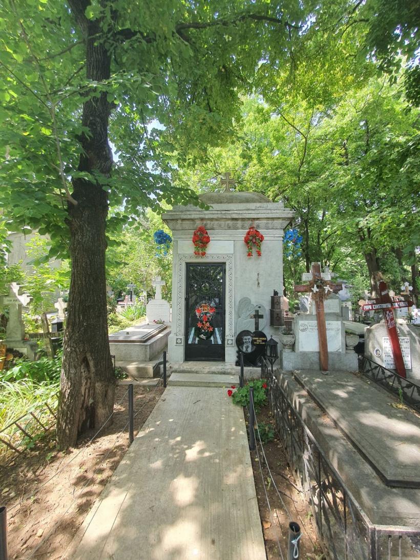 Mafia mormintelor de lux: Patru escroci au câștigat o avere vânzând ilegal locuri în cimitirul Bellu