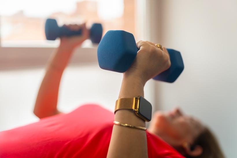 Planul minimalist care te ajută să fii fit fără să trăiești în sala de fitness