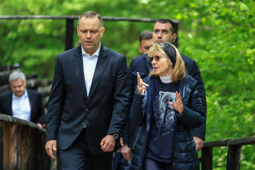 Președintele Poloniei a adoptat un urs în România, după Summitul B9 19008560