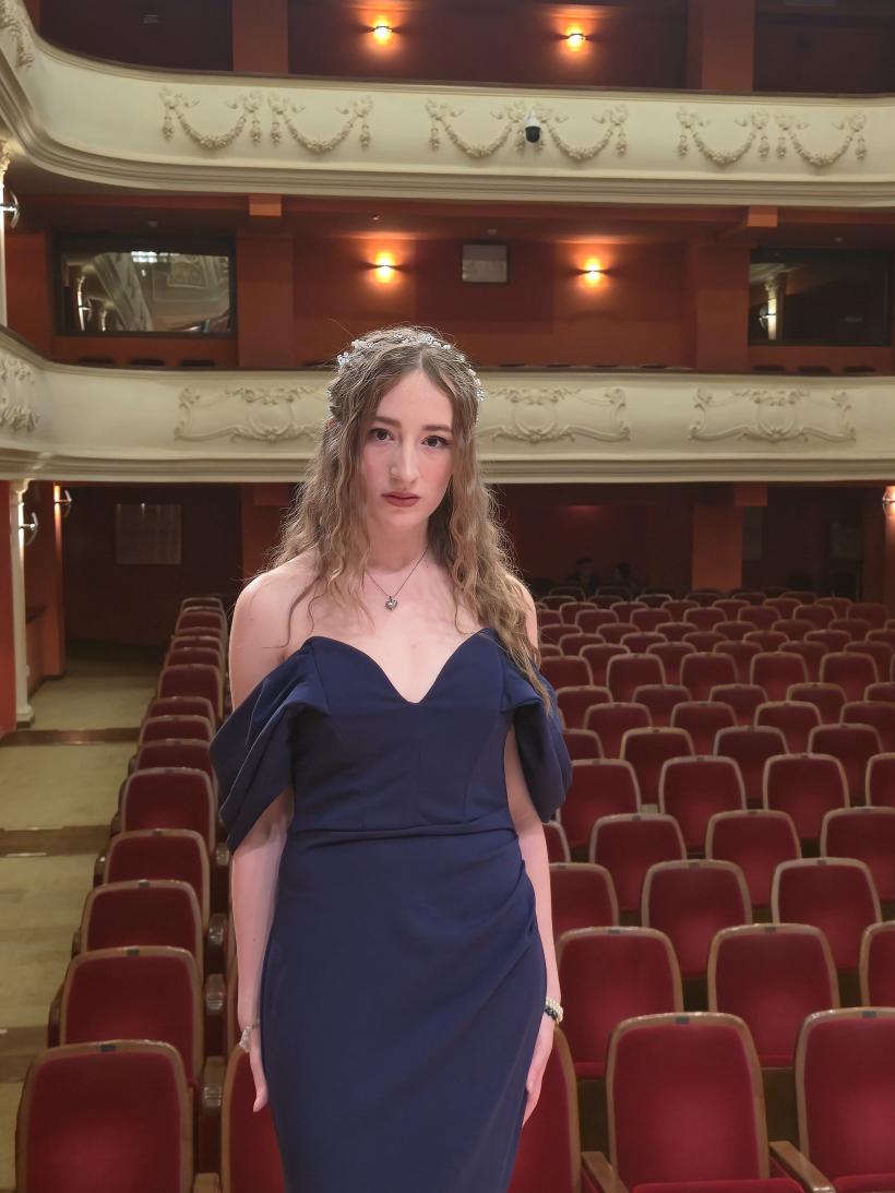 Două tinere soprane, Juliana Wells și Ilinca Oprina – debut la Ateneul Român – sala mică, pe 17 mai 19007966