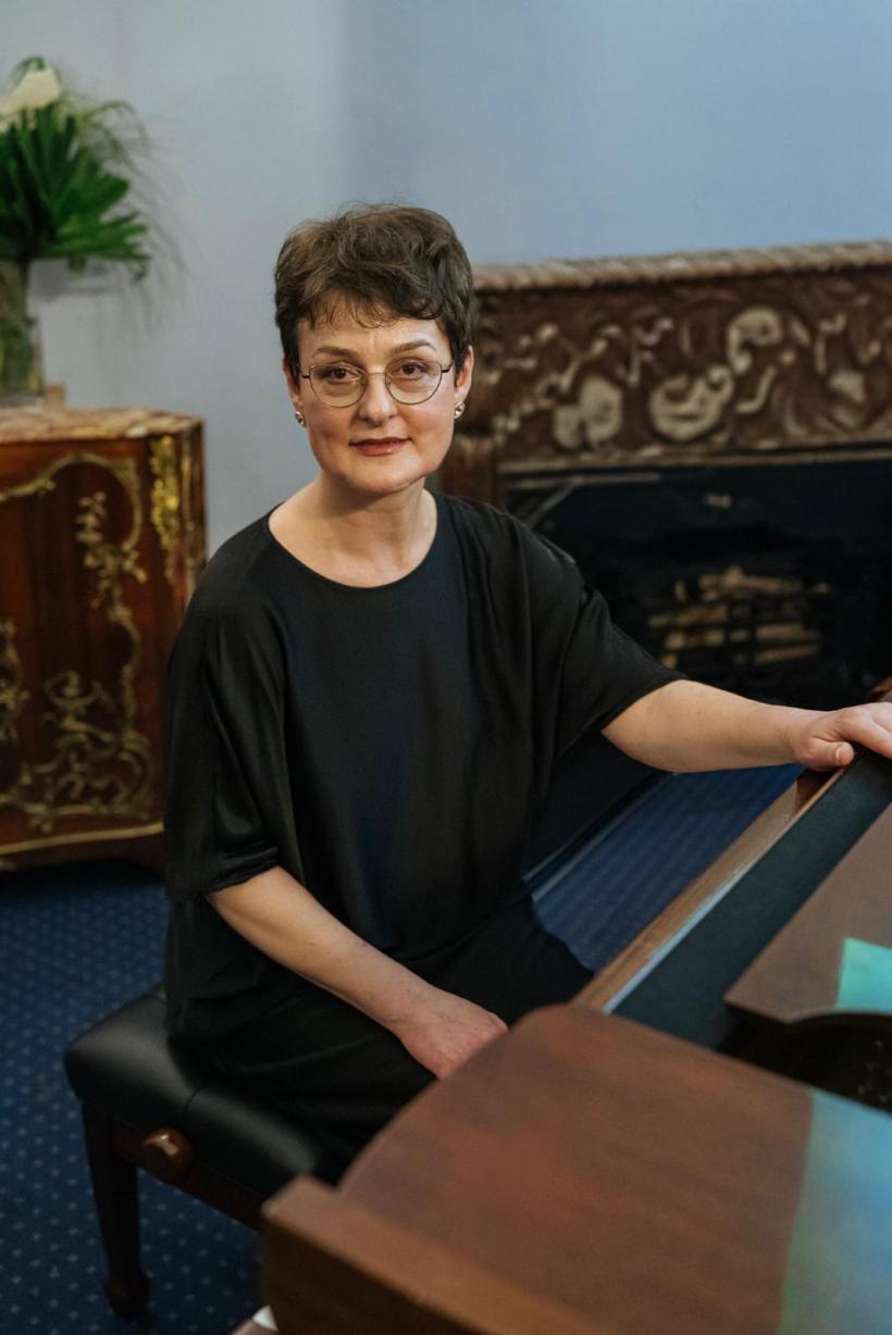 Două tinere soprane, Juliana Wells și Ilinca Oprina – debut la Ateneul Român – sala mică, pe 17 mai 19007968