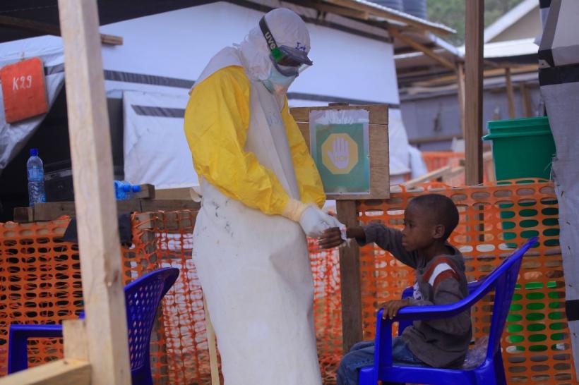 Situație gravă în Africa: Focarul de Ebola se extinde rapid. OMS declară alertă internațională