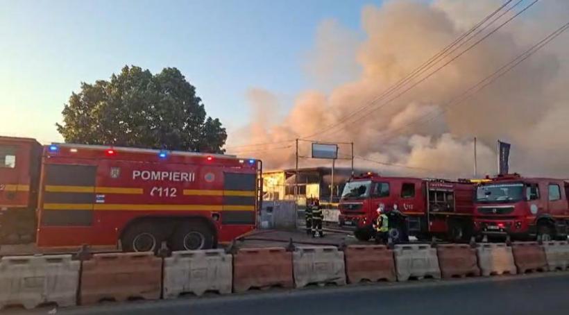Incendiu violent pe Șoseaua Alexandriei din București: explozii și fum dens la ieșirea spre Bragadiru. A fost emis mesaj RO-Alert 19009049