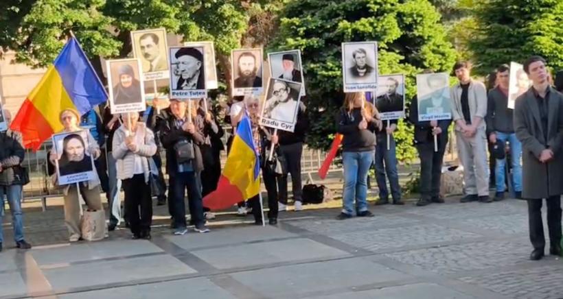 Reportaj: La adunarea „Sfinților”: între povești de chin și „torționari” 19008823