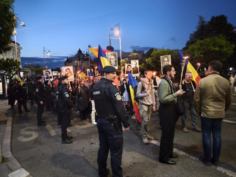 Reportaj: La adunarea „Sfinților”: între povești de chin și „torționari” 19008825