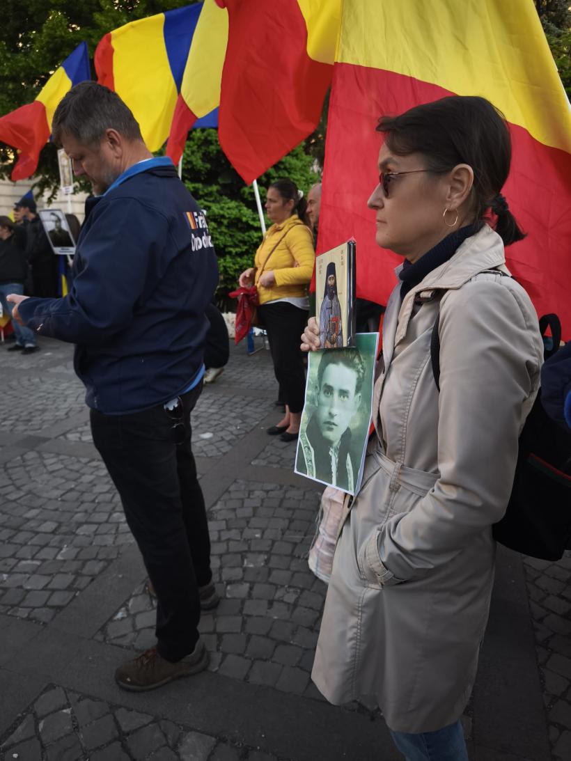 Reportaj: La adunarea „Sfinților”: între povești de chin și „torționari” 19008835