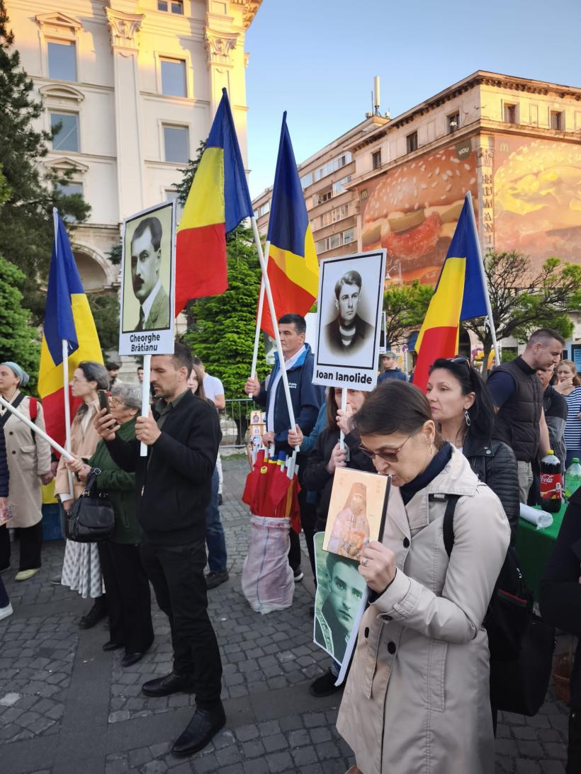 Reportaj: La adunarea „Sfinților”: între povești de chin și „torționari” 19008836