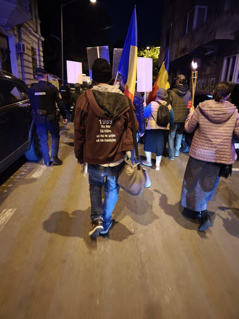 Reportaj: La adunarea „Sfinților”: între povești de chin și „torționari” 19008837