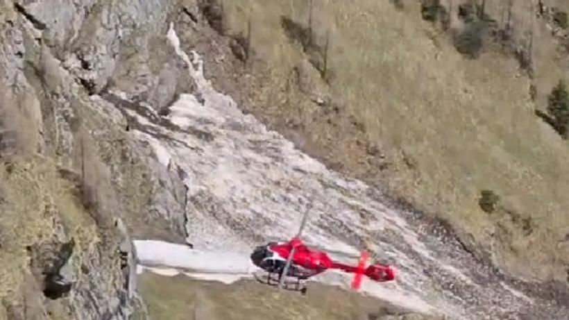 Turist bulgar rănit grav după ce a căzut 40 de metri într-o râpă din  Valea Caraimanului