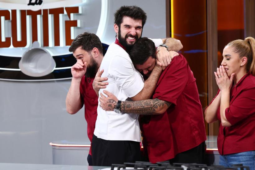 Chefi la cuțite, lider de audiență. Verdict în premieră la bătălia de ieri: victorie pentru echipa lui Chef Richard cu unanimitate de voturi! Chef Orlando își atacă azi adversarii cu o amuletă grea 19009130
