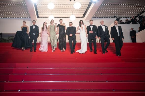 Mungiu și Sebastian Stan au cucerit Cannes-ul: Mesajul de mândrie transmis de Ministerul Culturii 19009279