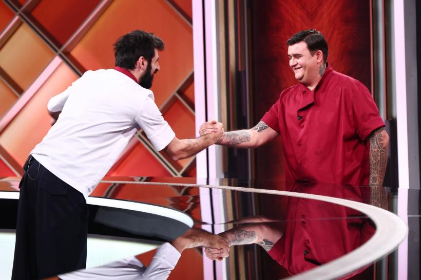 Chefi la cuțite, lider de audiență. Victorie pentru echipa gri, cu doar doi oameni, ieri seară.  Florinel Ungureanu și Florin Stamin au ieșit din concurs.  Diseară, ultimul battle decide semifinaliștii! 19009443