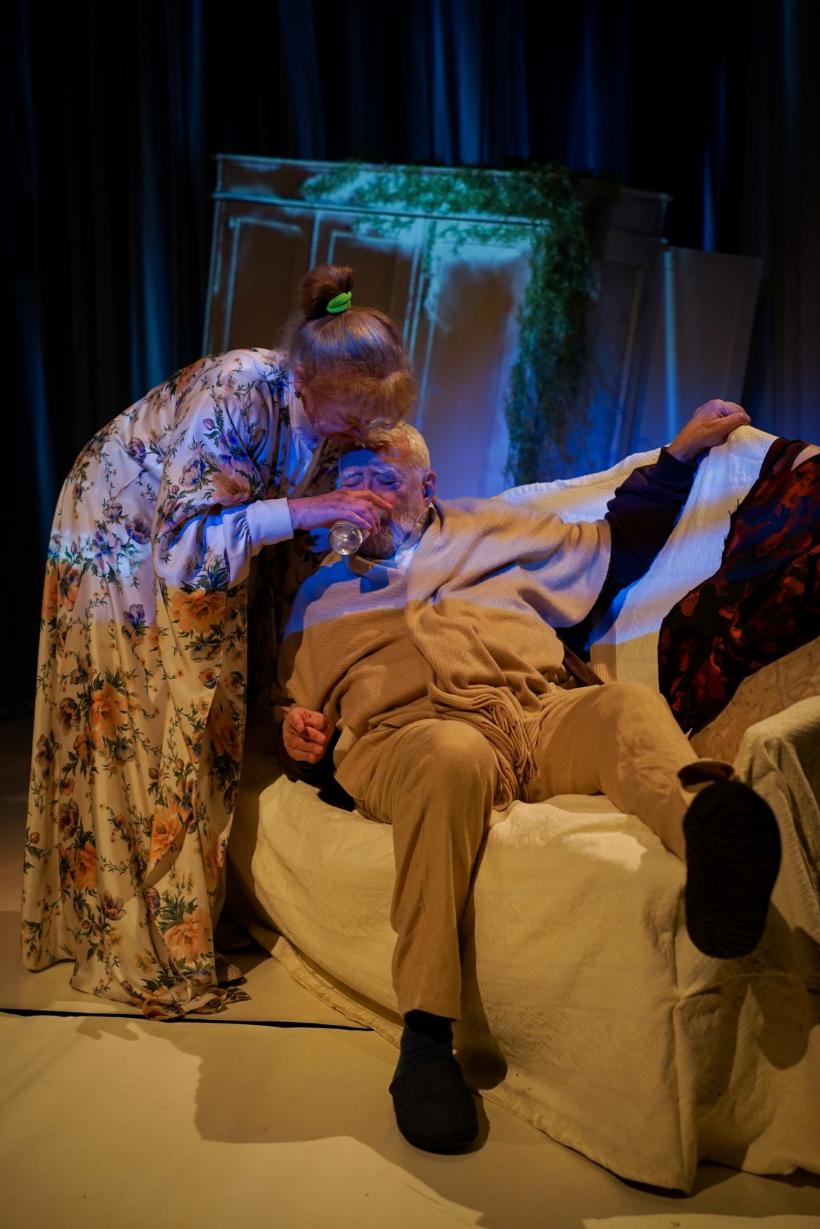 Debut în dramaturgie pentru actorul Emil Coșeru – premiera producției „Hârjoana”, în regia Alexandrei Bandac Marian 19008884