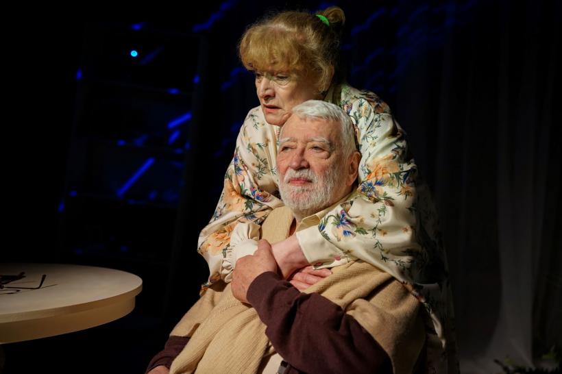 Debut în dramaturgie pentru actorul Emil Coșeru – premiera producției „Hârjoana”, în regia Alexandrei Bandac Marian 19008886