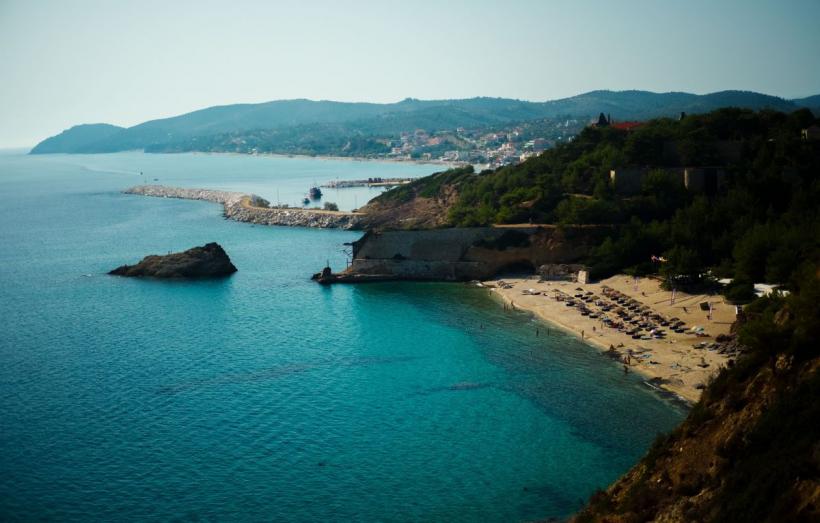 Insula din Grecia unde românii își cumpără case de vacanță 19009354