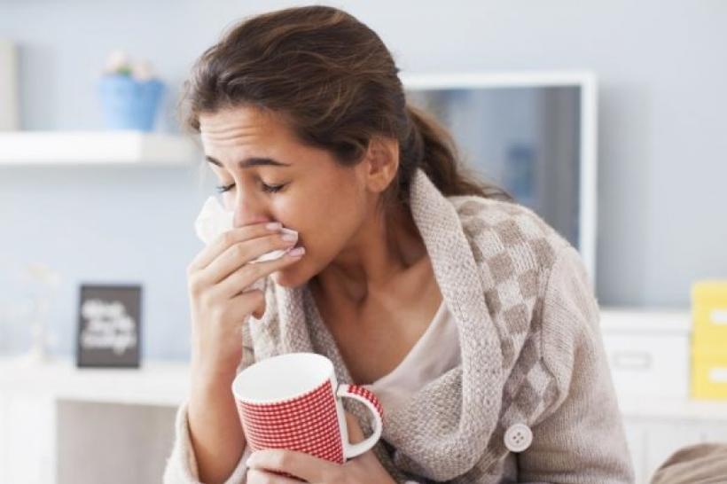 Trend periculos pe TikTok: Usturoi în nas pentru congestie nazală