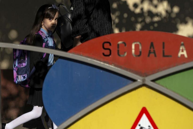 Tragedie într-o școală din Bacău: un elev de 14 ani a murit sub privirile colegilor, după ce s-a prăbușit în curte