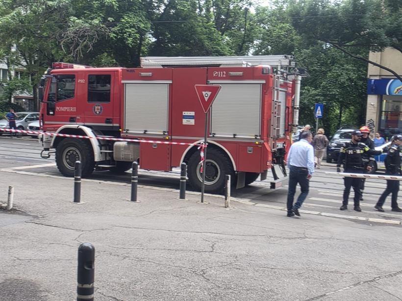 UPDATE Incident la Ministerul Transporturilor. Un lift cu mai multe persoane a căzut în gol!    19009554