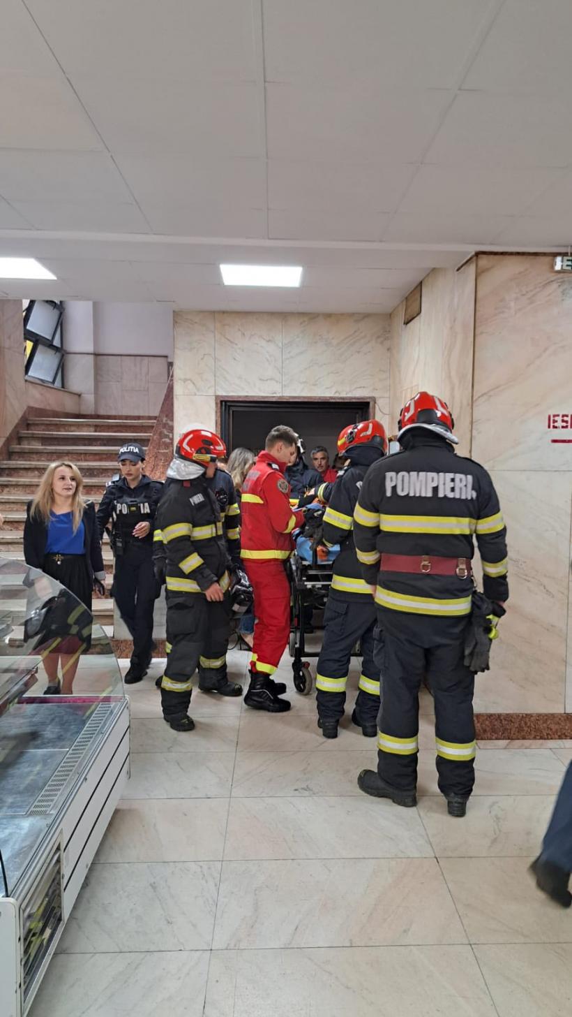 UPDATE Incident la Ministerul Transporturilor. Un lift cu mai multe persoane a căzut în gol!   