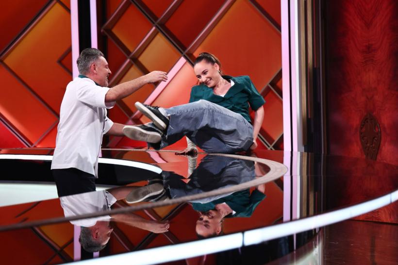 Record de audiență cu ediția Chefi la cuțite de ieri, care a stabilit semifinaliștii. Tunicile bej, conduse de Chef Ștefan, au intrat primele în Semifinală, câștigând ultimul battle 19009590