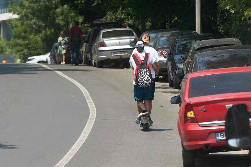 Reguli mai dure în trafic: școala de șoferi, obligatorie și pentru trotinetiști 