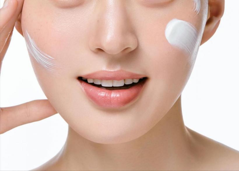 Crema hidratanta pentru fata cu ceramide: cum ajuta la sustinerea barierei pielii