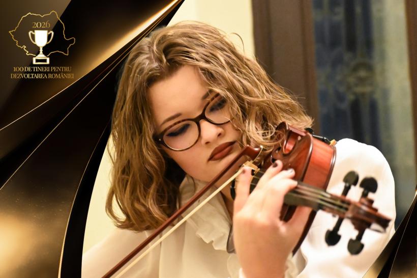 Maria Dura, tânăra care a ajuns pe scena Filarmonicii „Lyra - George Cavadia” după mii de ore de studiu la vioară, în „100 de tineri pentru dezvoltarea României”