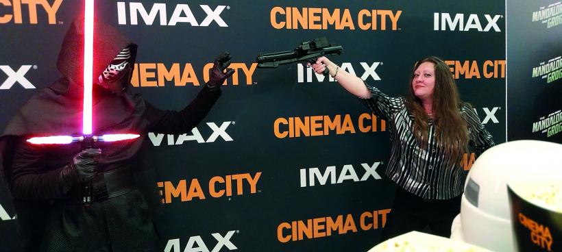 După premiere de top, în cinematografe: „Star Wars” și „Mă mut la mama” 19009654