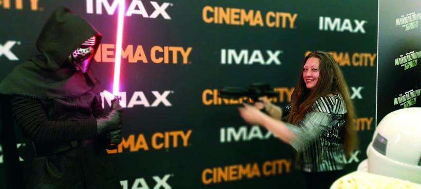 După premiere de top, în cinematografe: „Star Wars” și „Mă mut la mama” 19009656